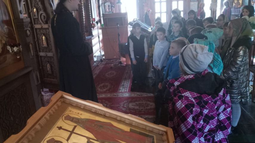 Родители организовали детям экскурсию в храм
