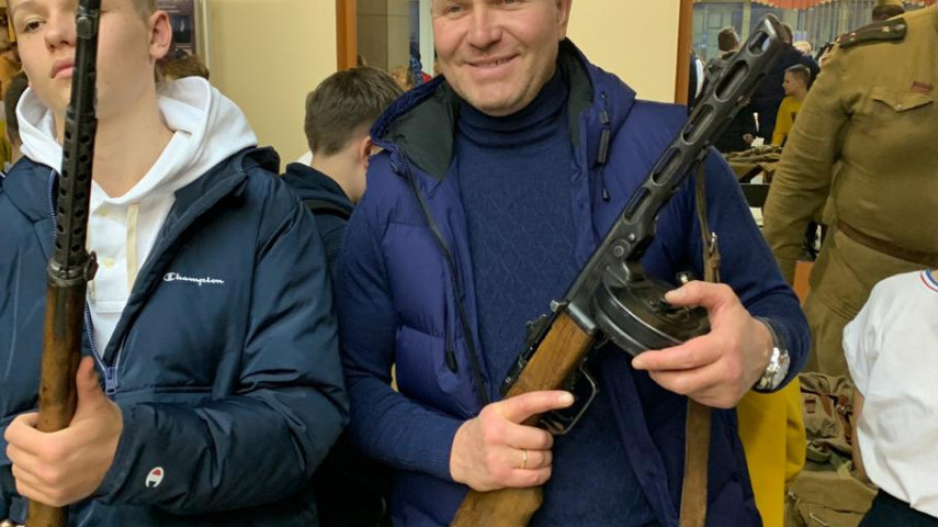 Подвиг прошедших лет прославим на века