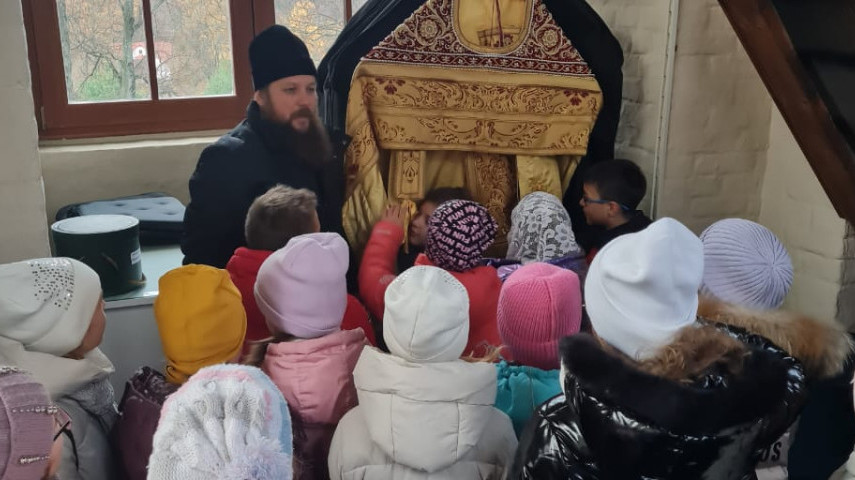 В гостях у батюшки.
