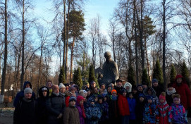 "Родные достопримечательности". Родители с детьми отправились  в путешествие .